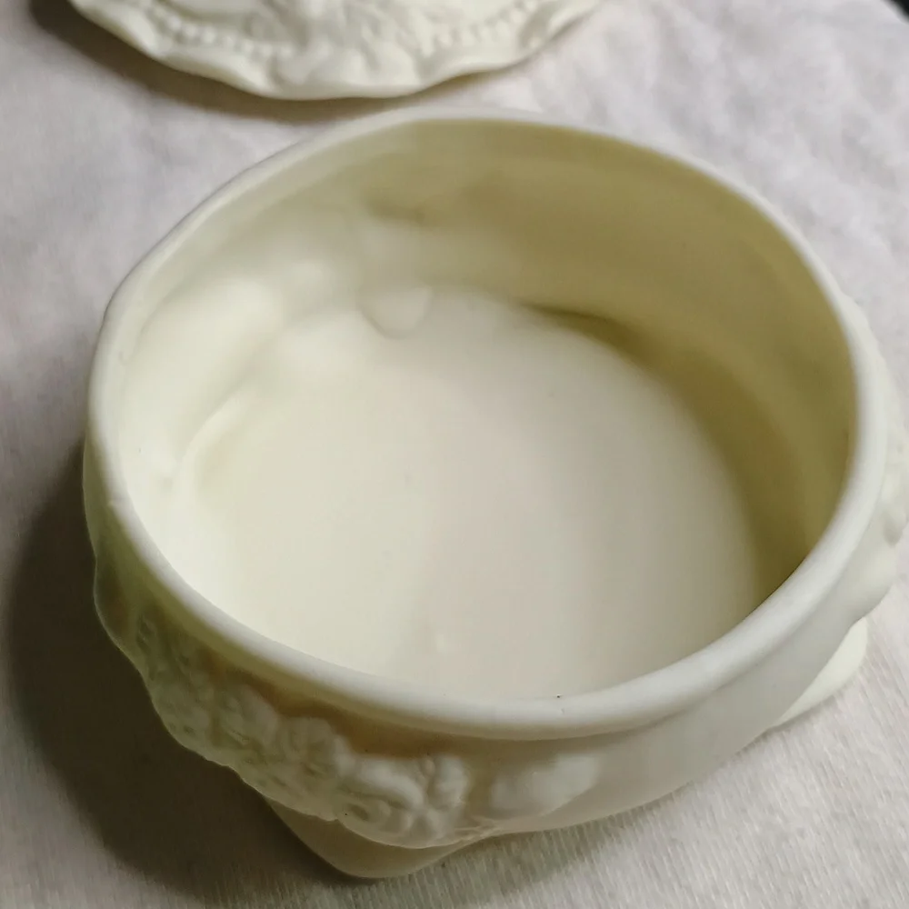 Porcelain Vintage With Pair Of Cherub Angels On Front